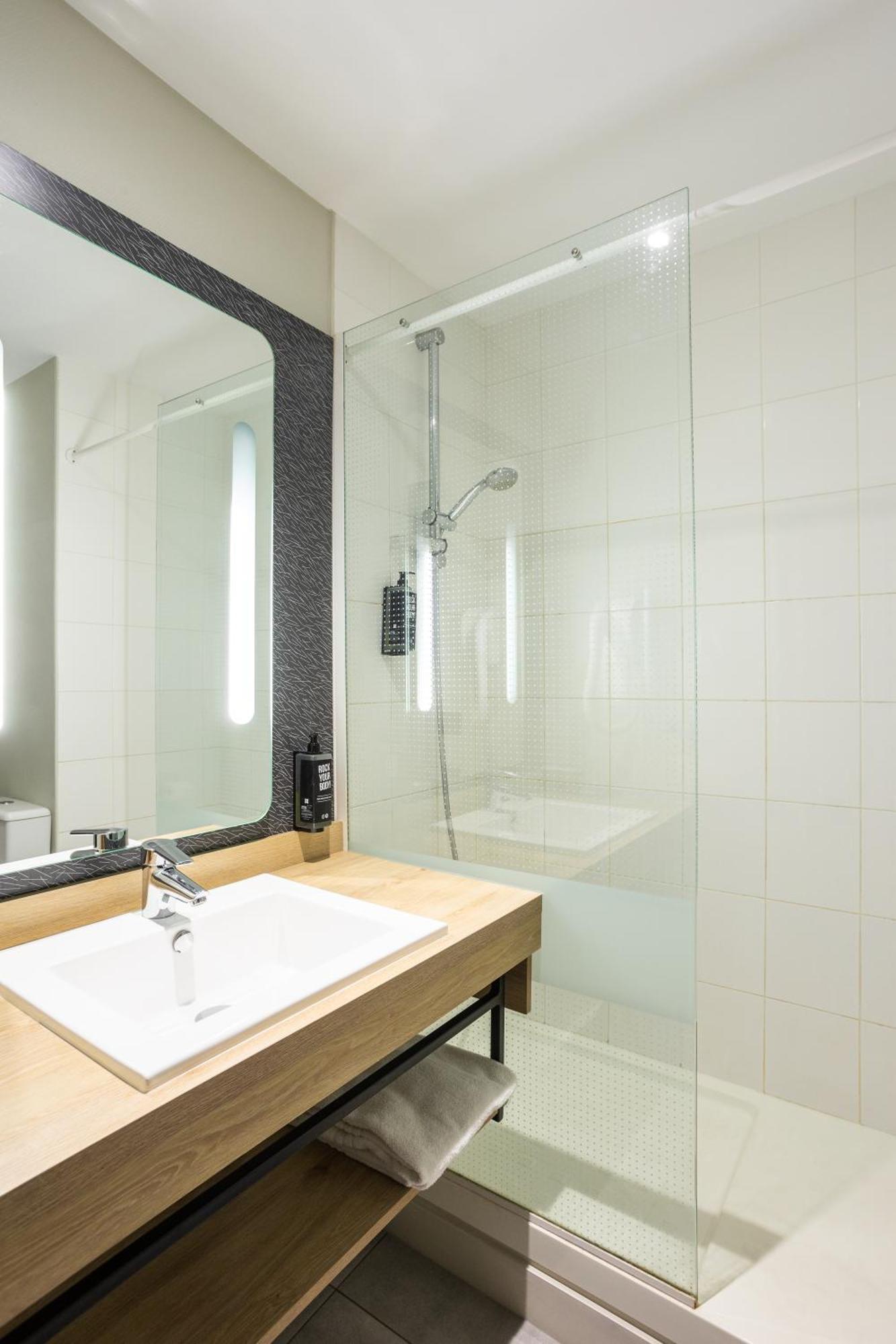 ไอบิส อ็องกูเลิม เหนือ Hotel Champniers  ภายนอก รูปภาพ