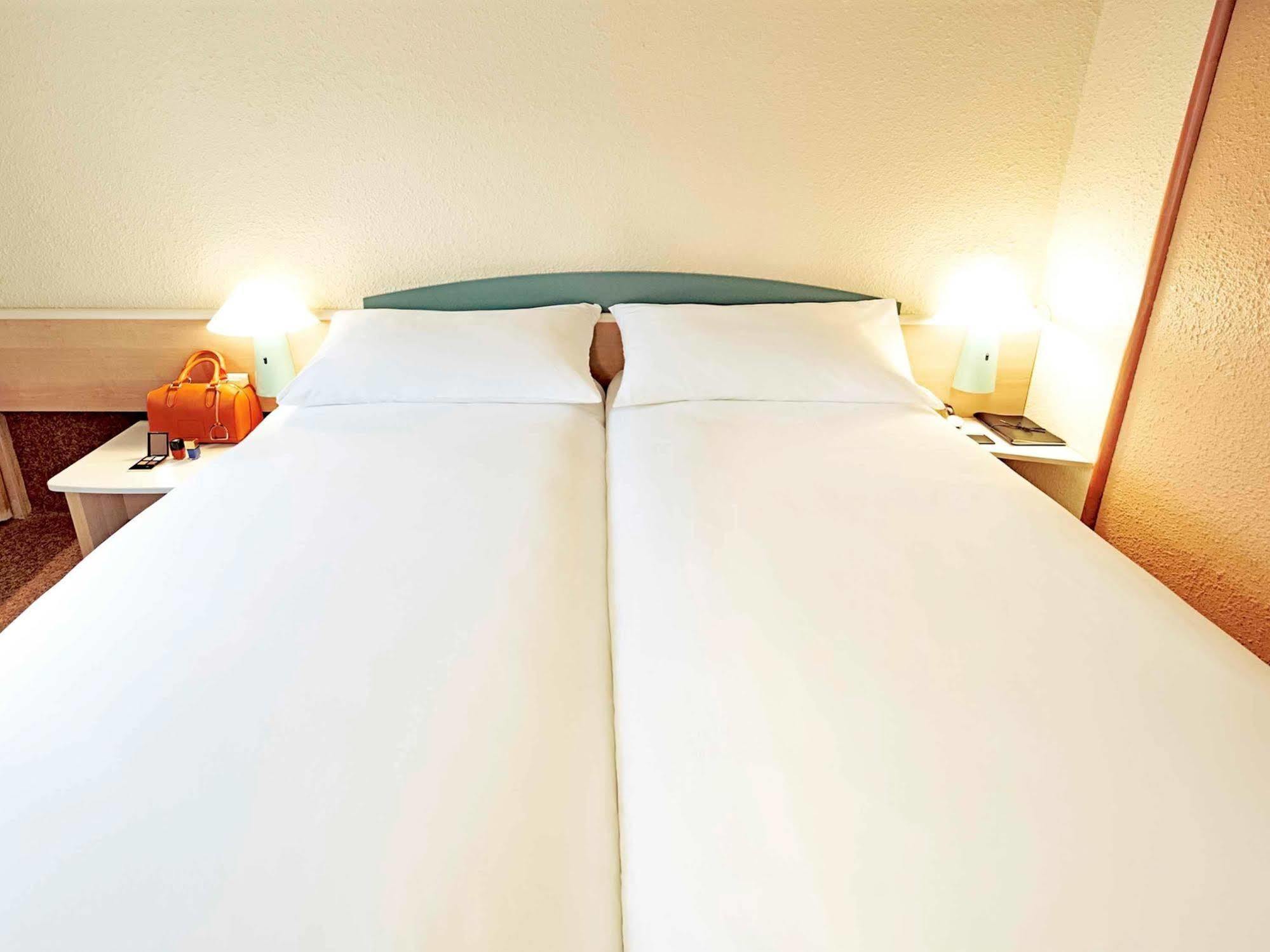 ไอบิส อ็องกูเลิม เหนือ Hotel Champniers  ภายนอก รูปภาพ